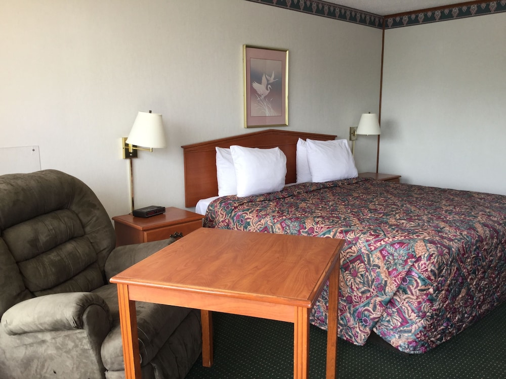 Sunset Inn Clarksville 18/44