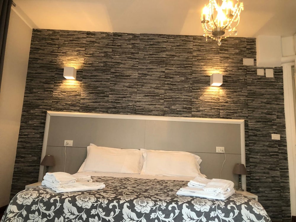 Elios Rooms 30/52