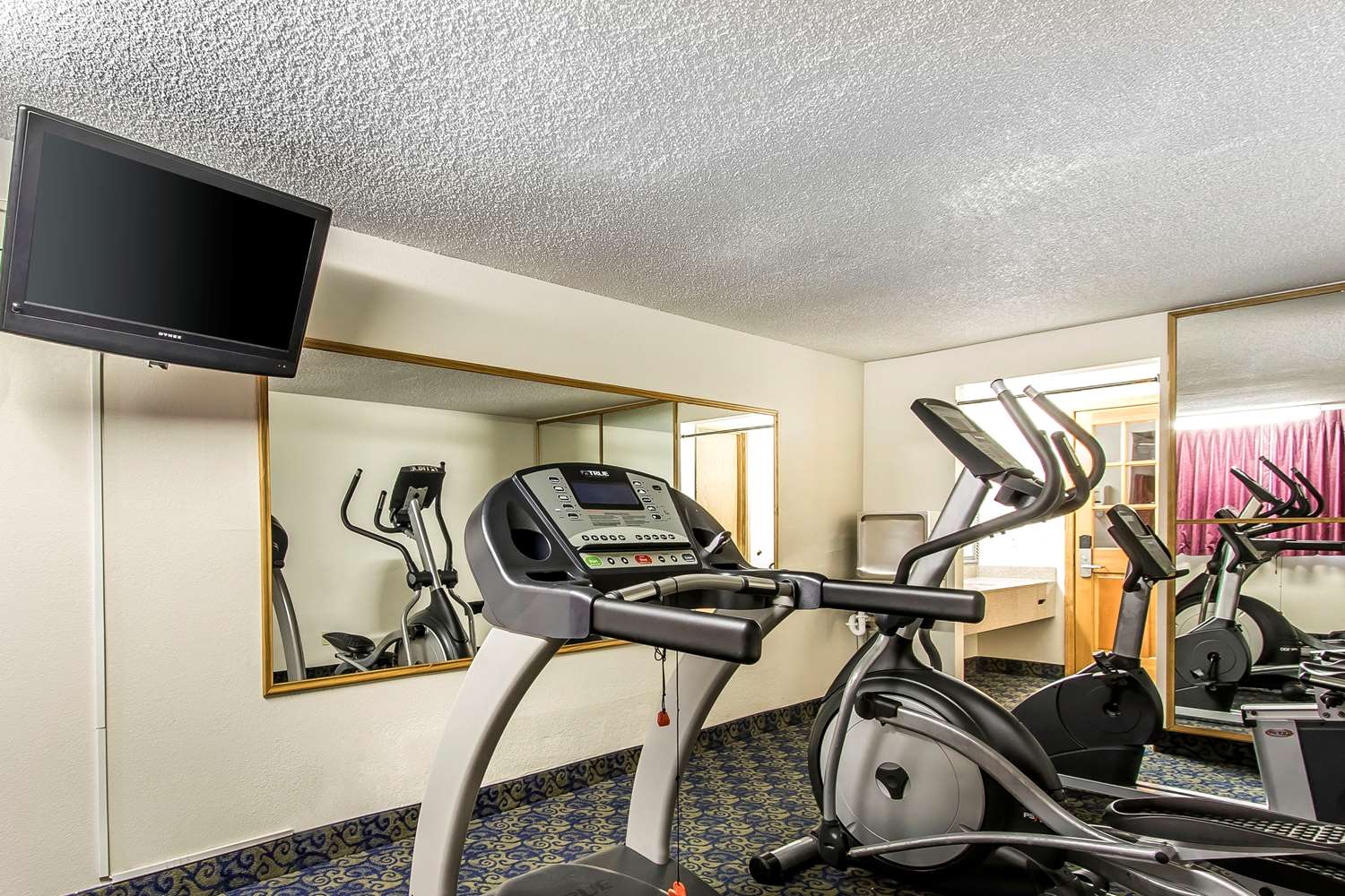 Econo Lodge Inn And Suites Clinton 6/12