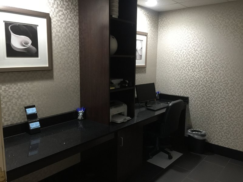 Holiday Inn Express Hotel Suites Sanford 44/48