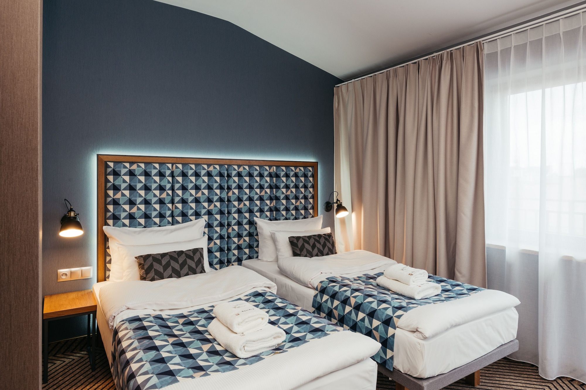 SUPERIOR, DOUBLE OR TWIN BED