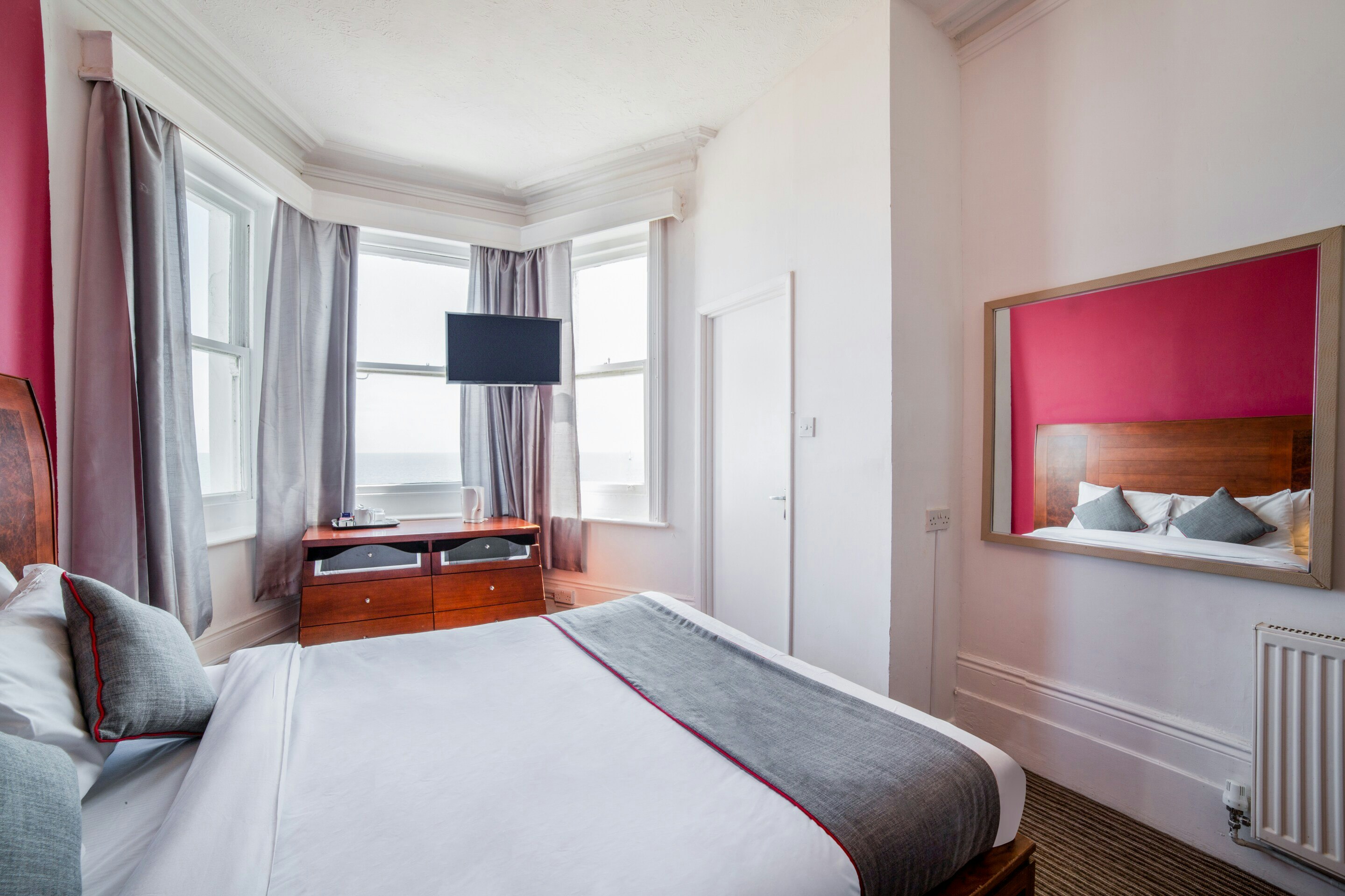 OYO The Strand Hotel 12/39