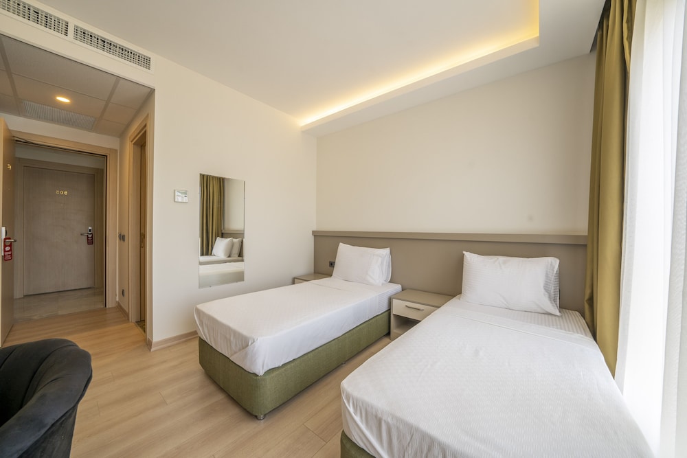 Basic, Twin Beds, Murphy Bed