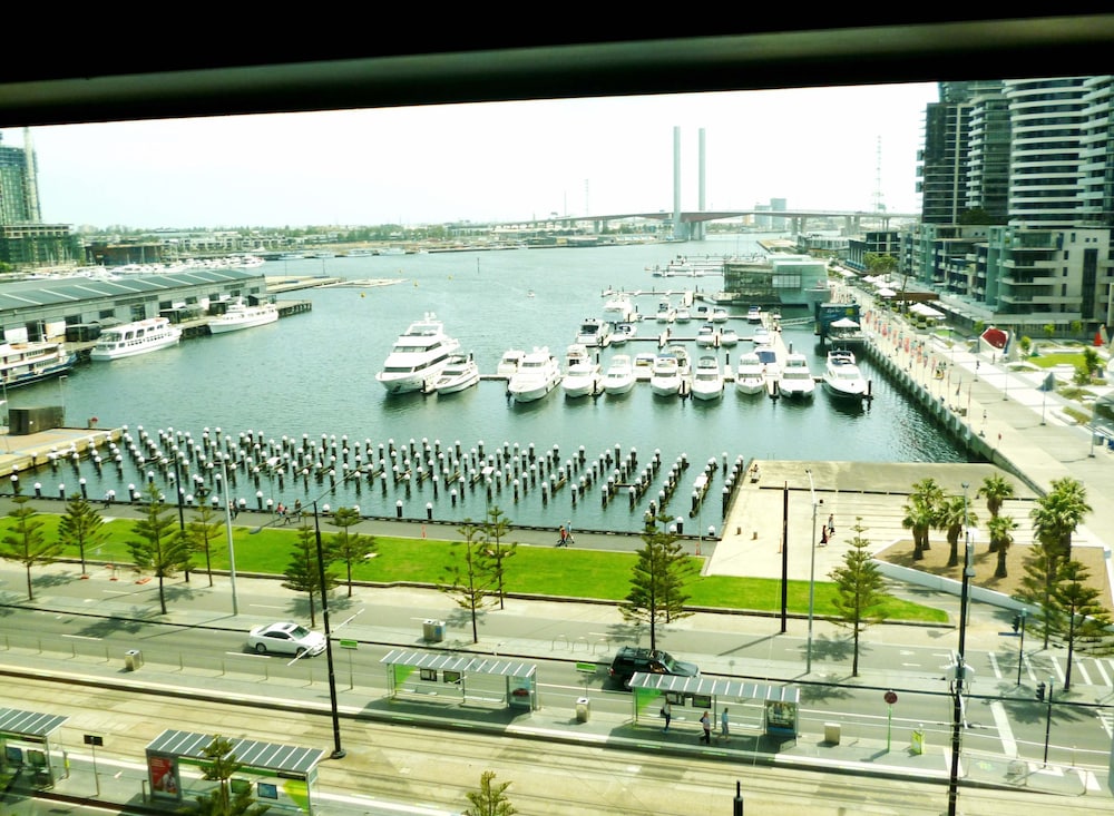 Docklands Private Collection of Apartments - Digital Harbour 5/50