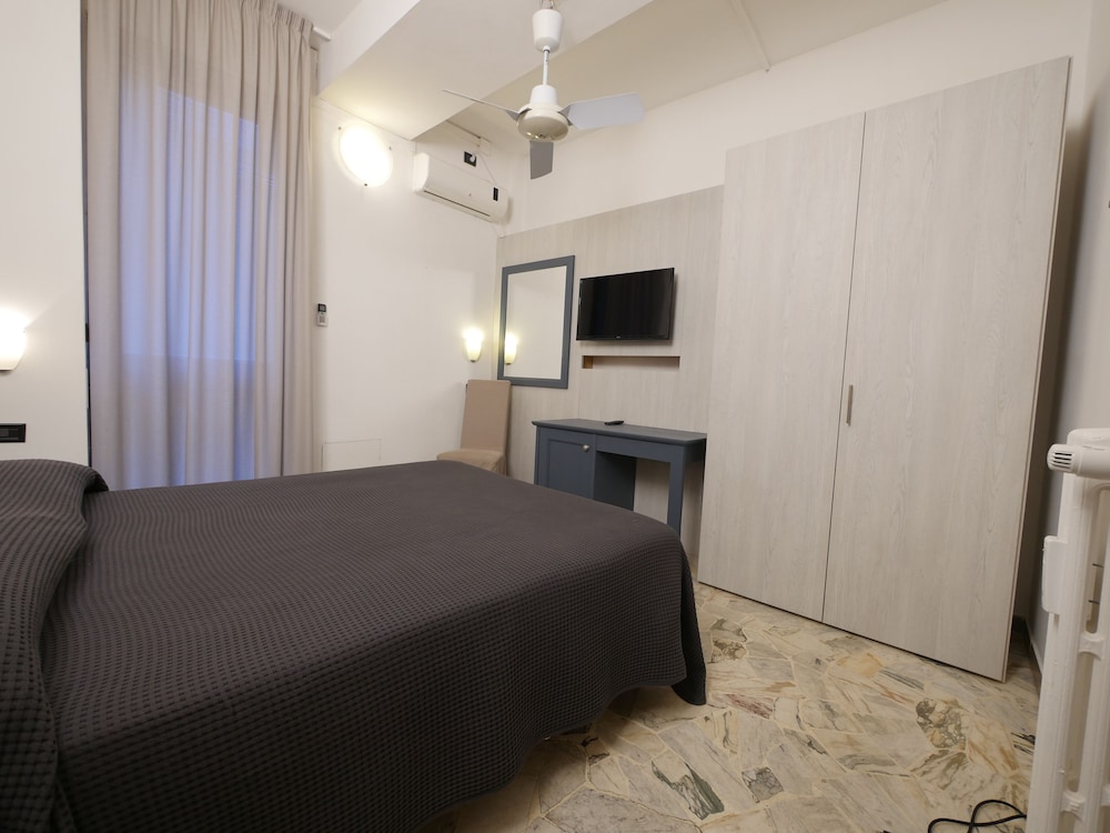 STANDARD, DOUBLE OR TWIN BED