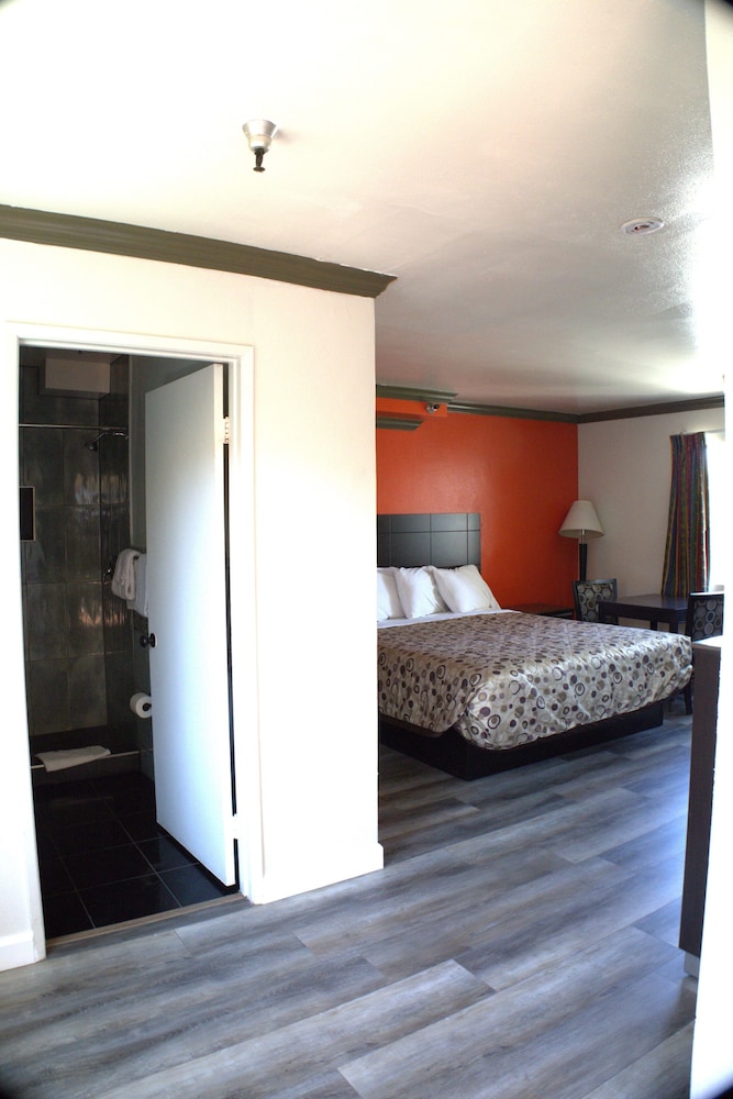 Lambert Inn 25/56