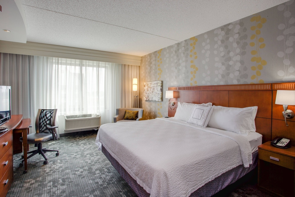 Courtyard By Marriott Republic Aprt Long Island Farmingdale 19/71
