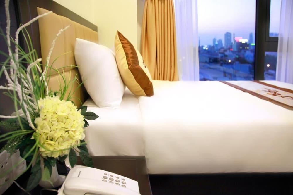 May Hotel 17/30