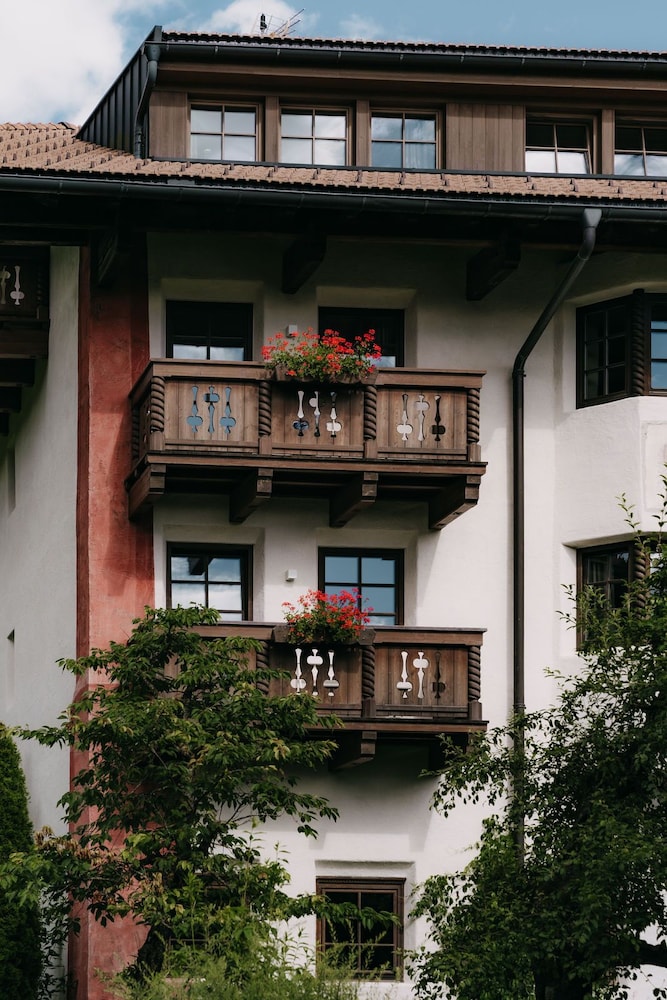 Strasserwirt - Herrenansitz zu Tirol 1/50