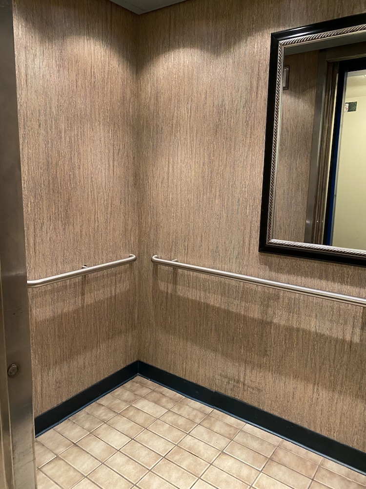 Royal Pacific Motor Inn 32/59