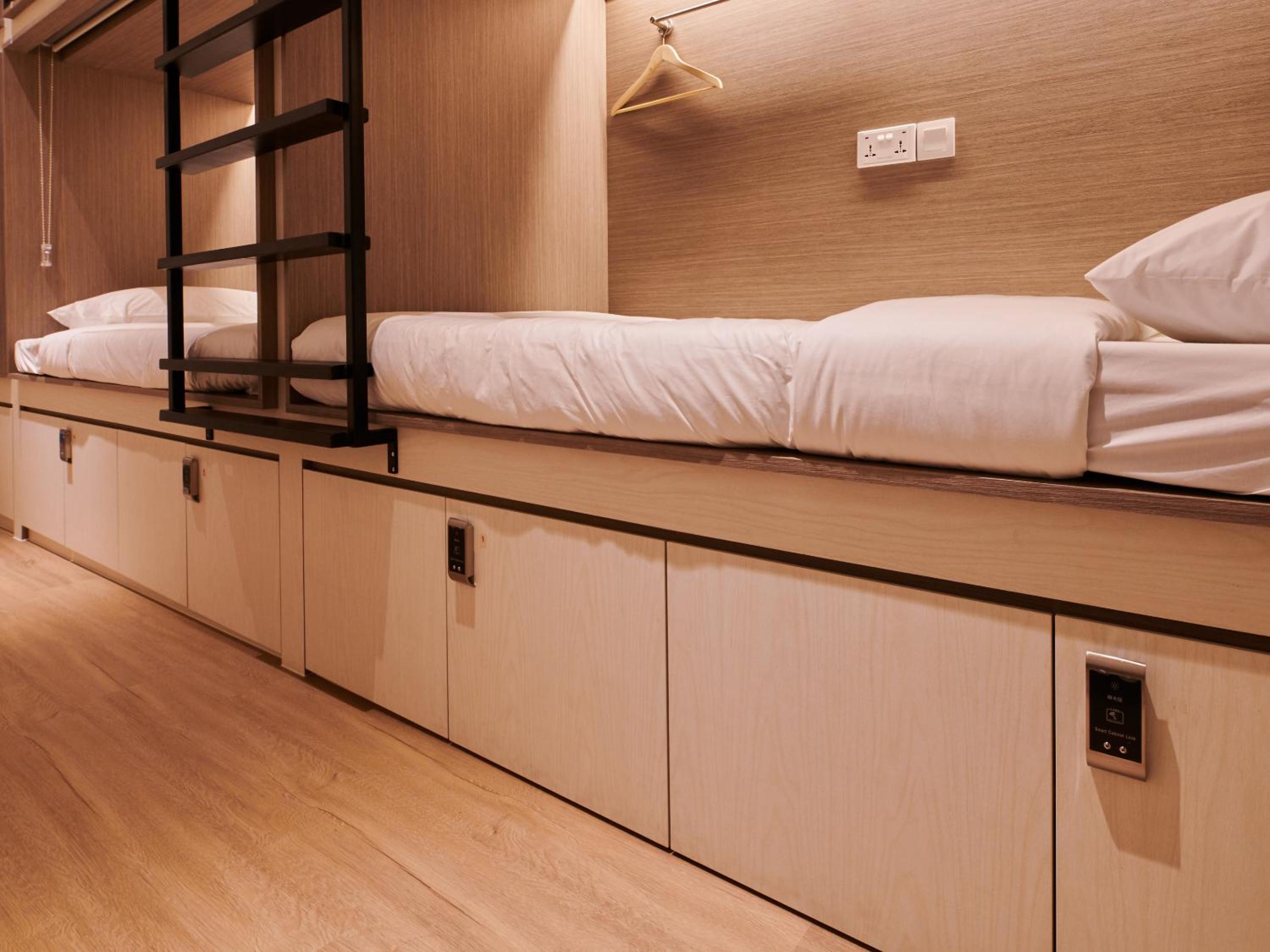 Capsule, Female Dorm, Single