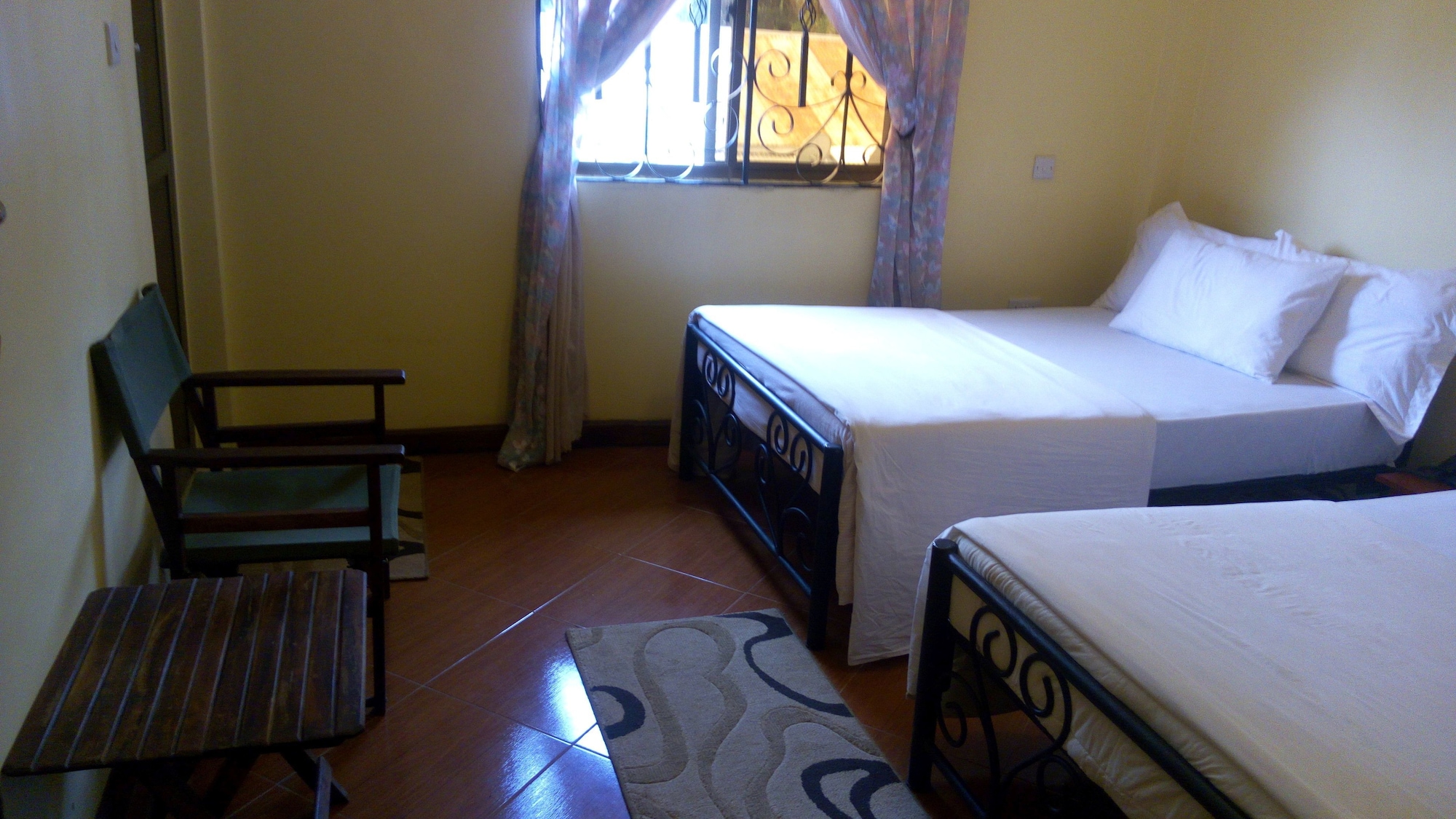 STANDARD, 2 DOUBLE BEDS