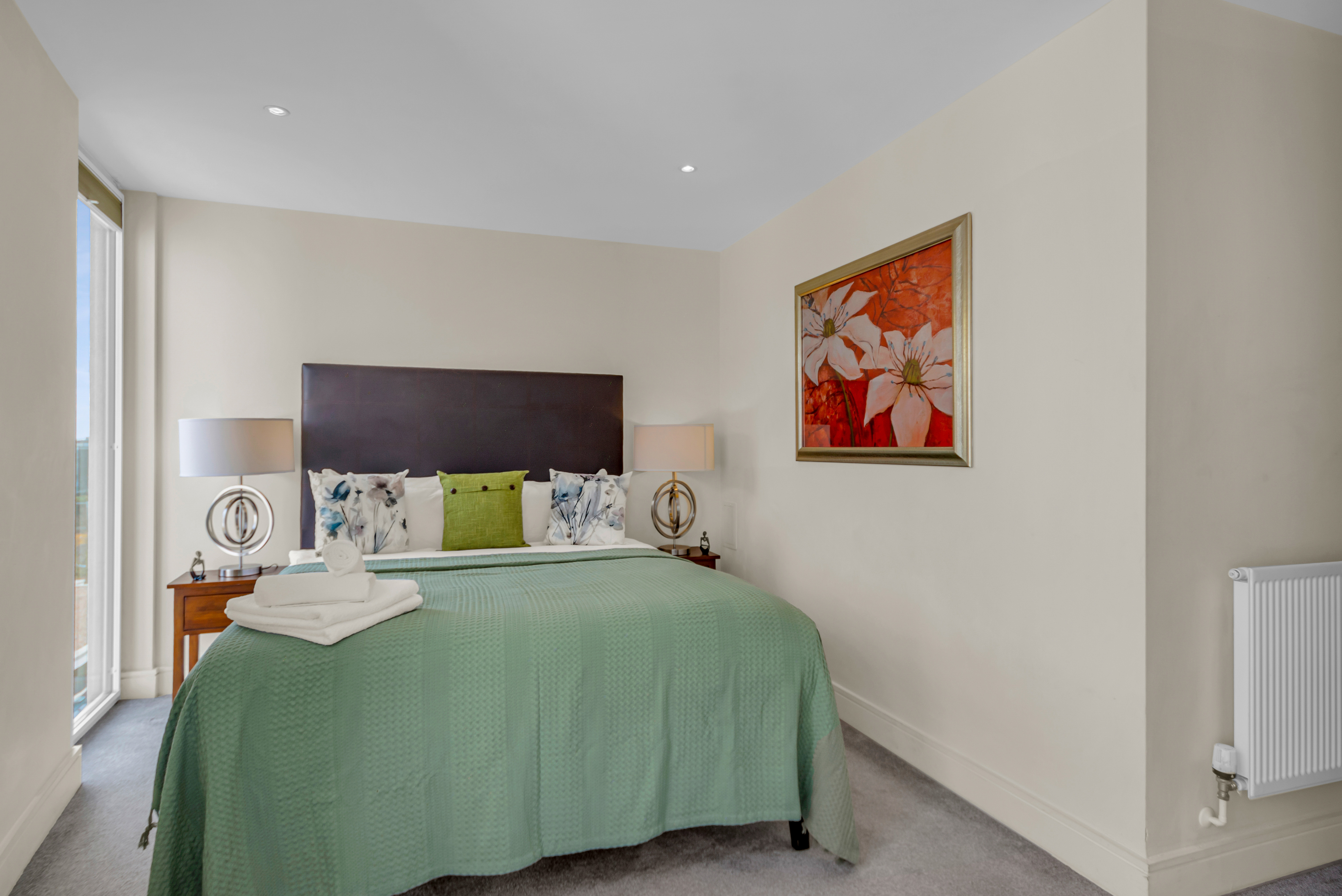 Luxurious Lanterns Court Two-Bedrooms Apartments 18/50