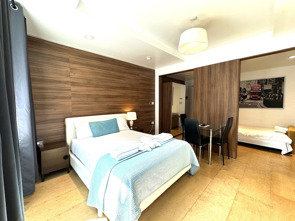استوديو ديلوكس بسرير مزدوج بحمام خاص مع أريكة، Room Home Stay 4/10