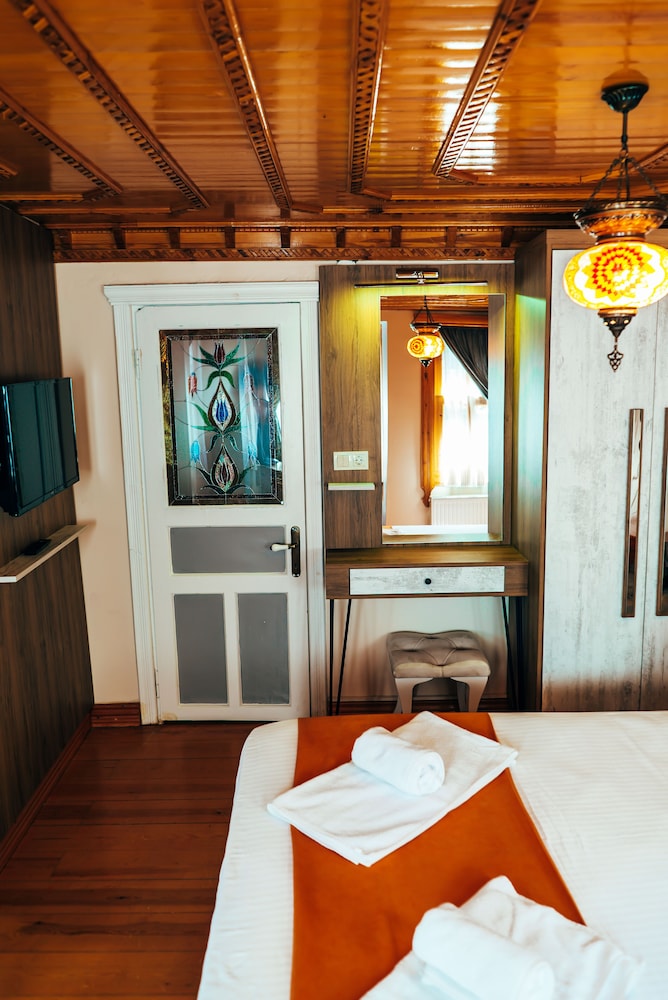 Astra Boutique Hotel 12/50