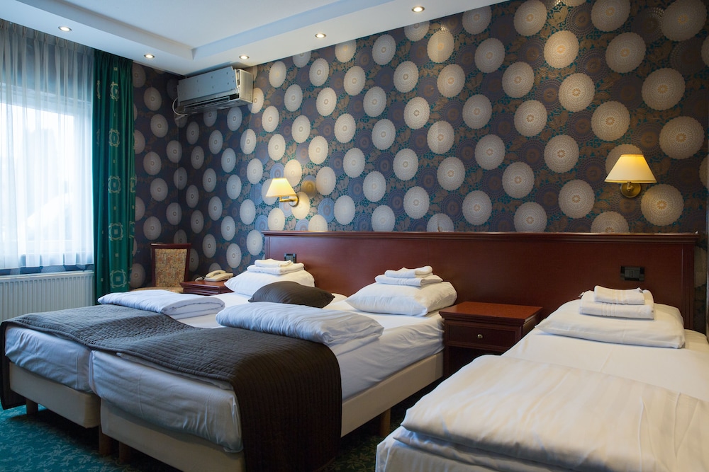 SUPERIOR, TRIPLE, 3 BEDS