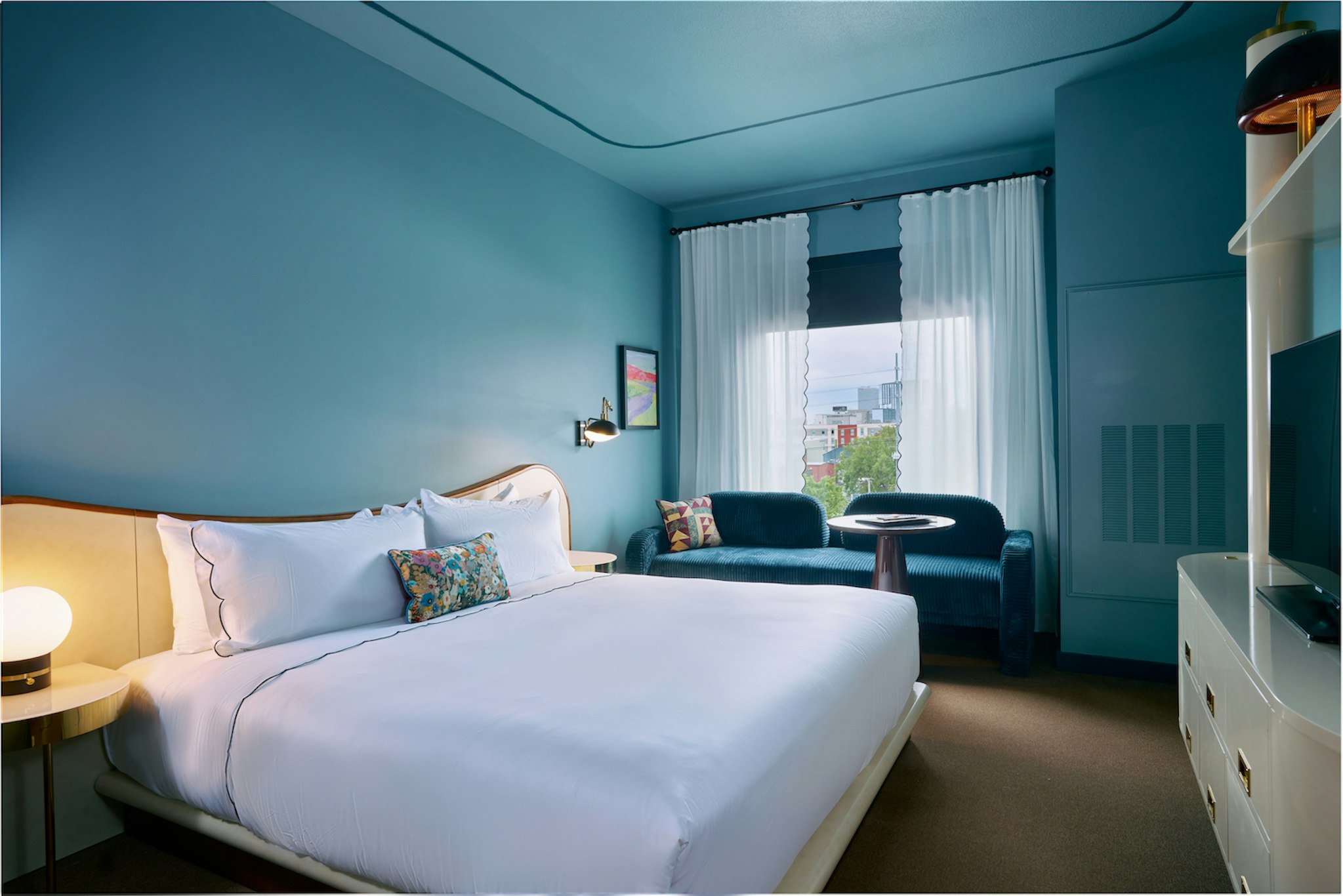 Petite, King Bed