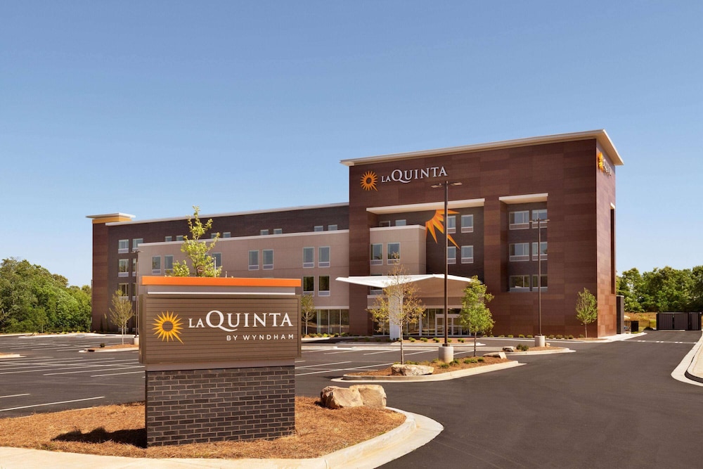 La Quinta Inn and Suites by Wyndham Braselton 4/60
