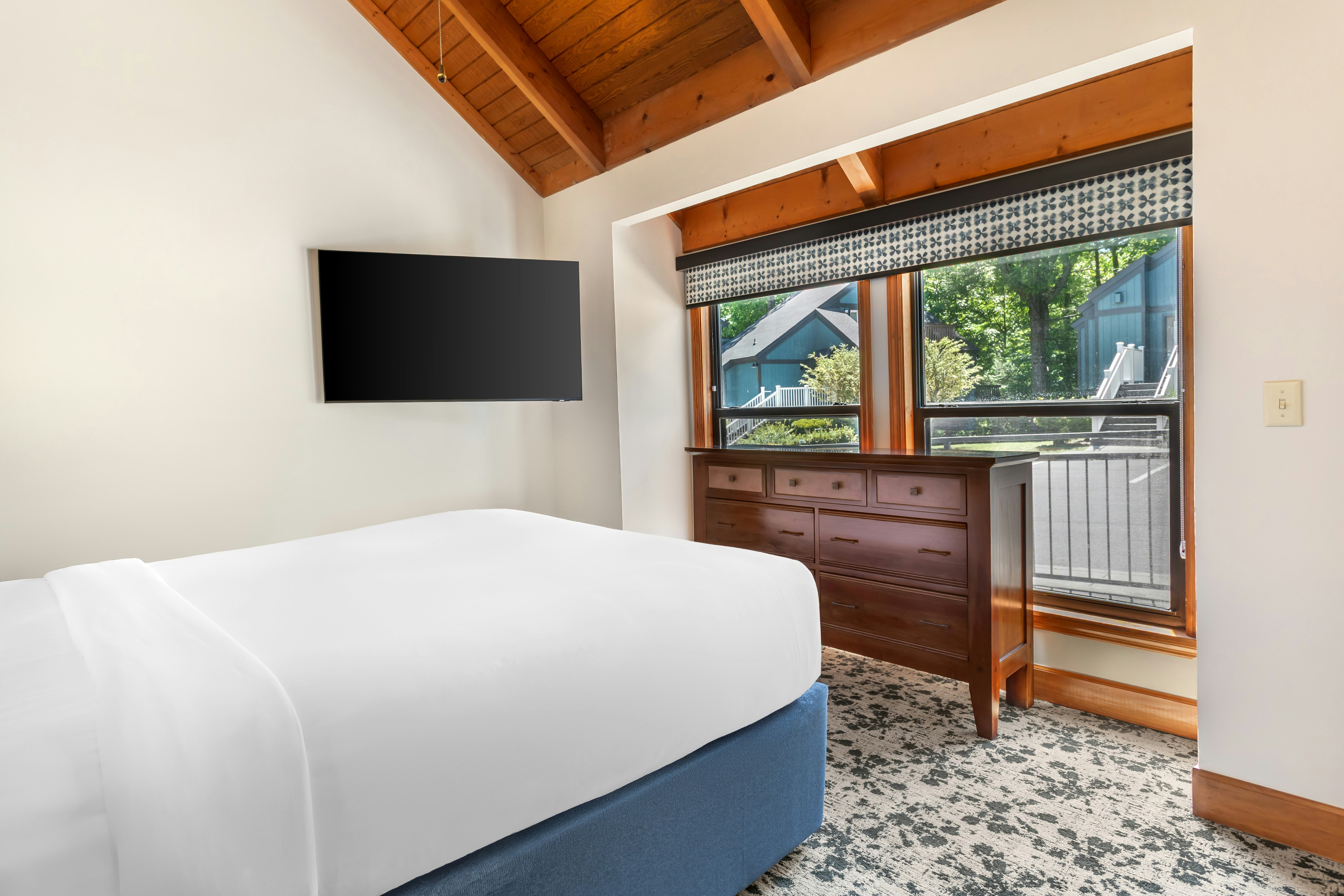 1 Bedroom, Town House, Queen Bed, Balcony