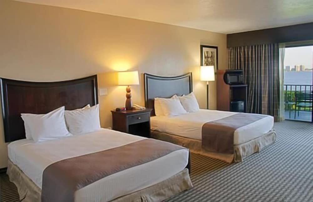 STANDARD, 2 QUEEN BEDS, NO VIEW, ACCESSIBLE