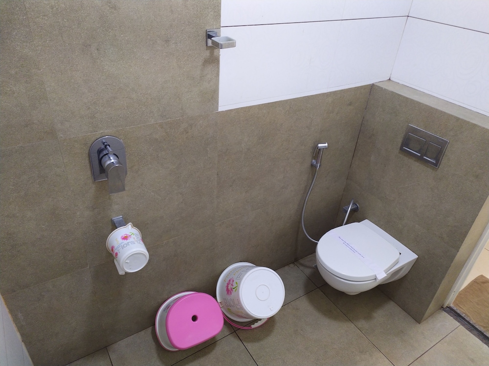 HOTEL SOWNTHARIYAM 29/30
