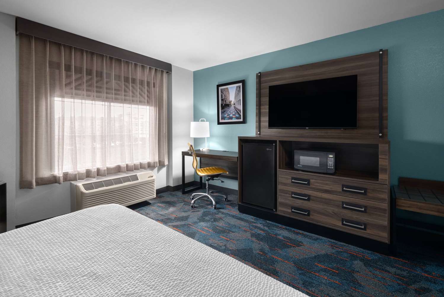 La Quinta Inn & Suites by Wyndham Greensboro NC 46/55