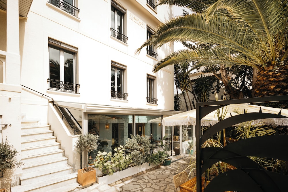 Hotel Le Petit Castel 42/47
