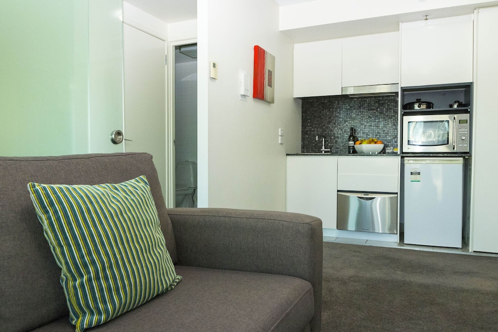 Evolution Apartments 16/76