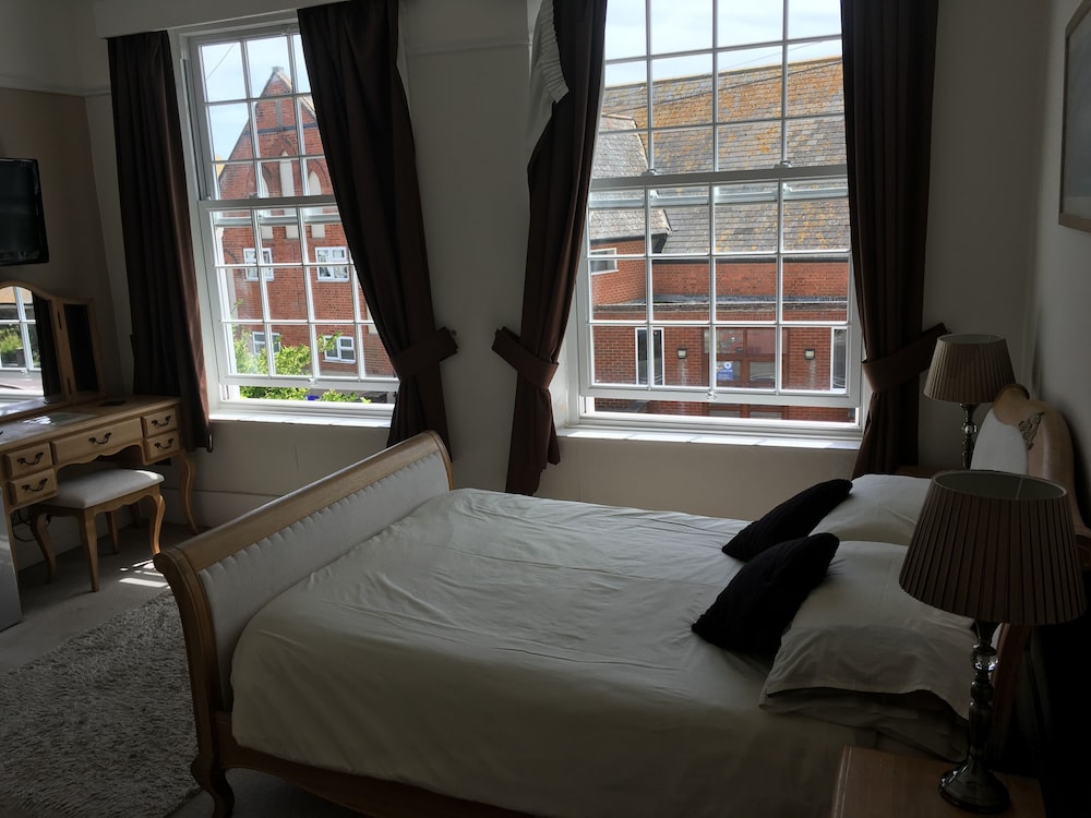 Wellington Hotel 6/35