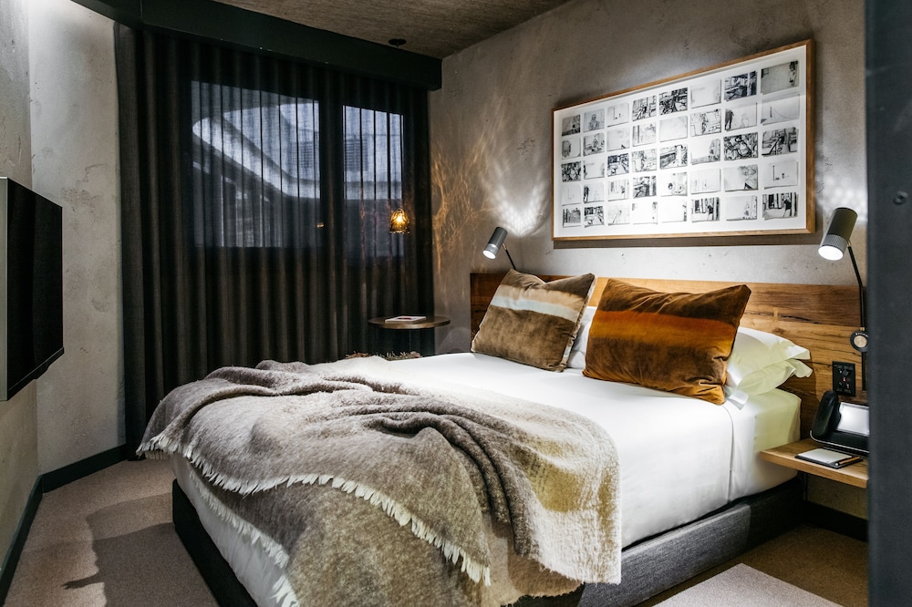 Ovolo Canberra, a Wyndham Hotel 10/50