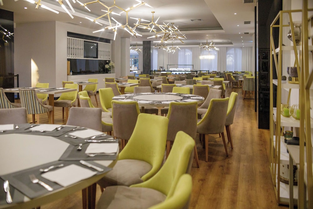 restaurant cafeteria