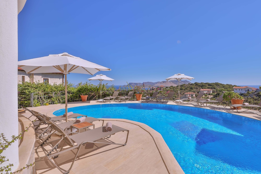 Hill House - Adults Only 41/50
