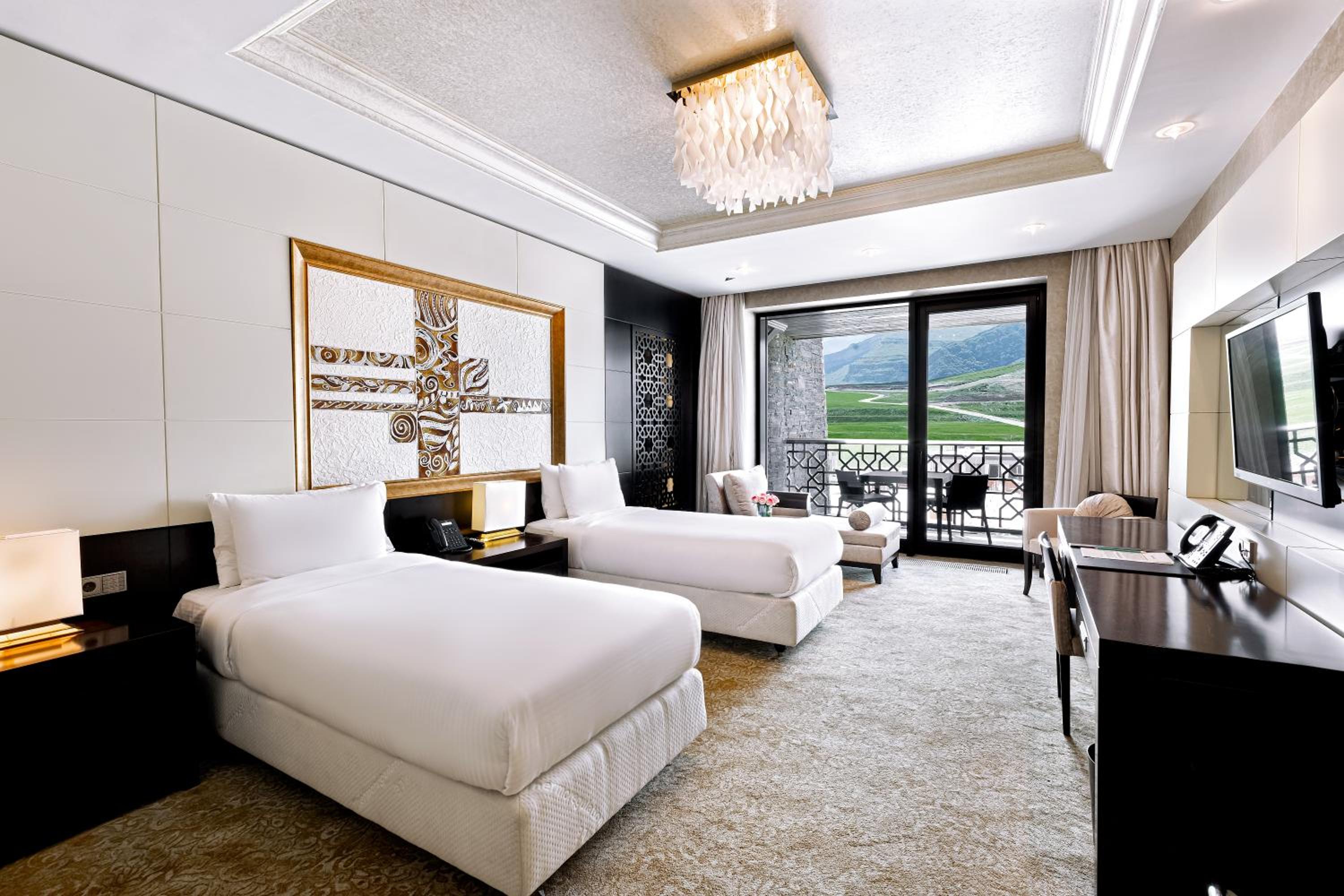Superior, Twin Beds, Queen Bed, Plaza View