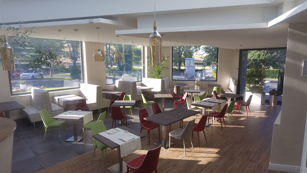 HOTEL DEGLI AMICI 33/42