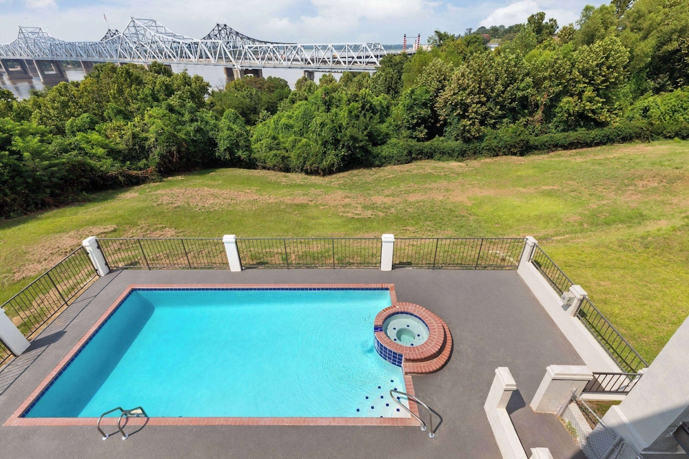 Days Inn & Suites By Wyndham Vicksburg 28/33