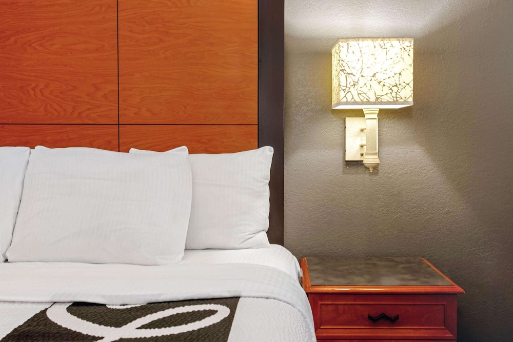 La Quinta Inn & Suites by Wyndham Birmingham Hoover 18/43