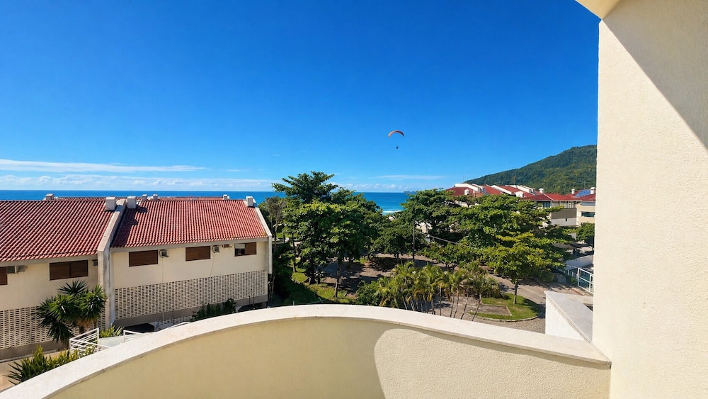 Hotel Praia Brava 57/62