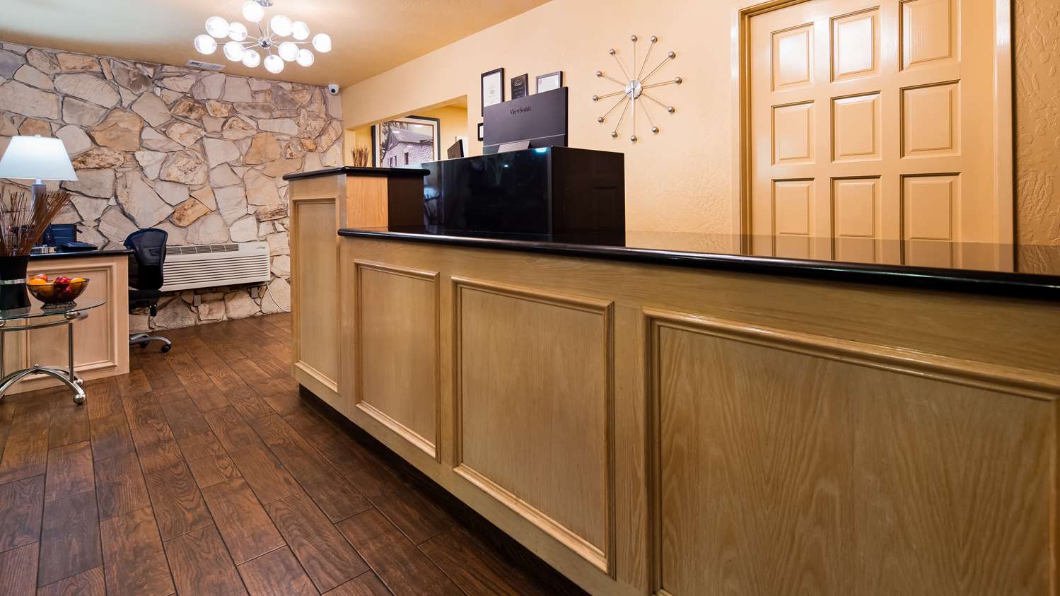 Best Western Pine Tree Motel 10/35