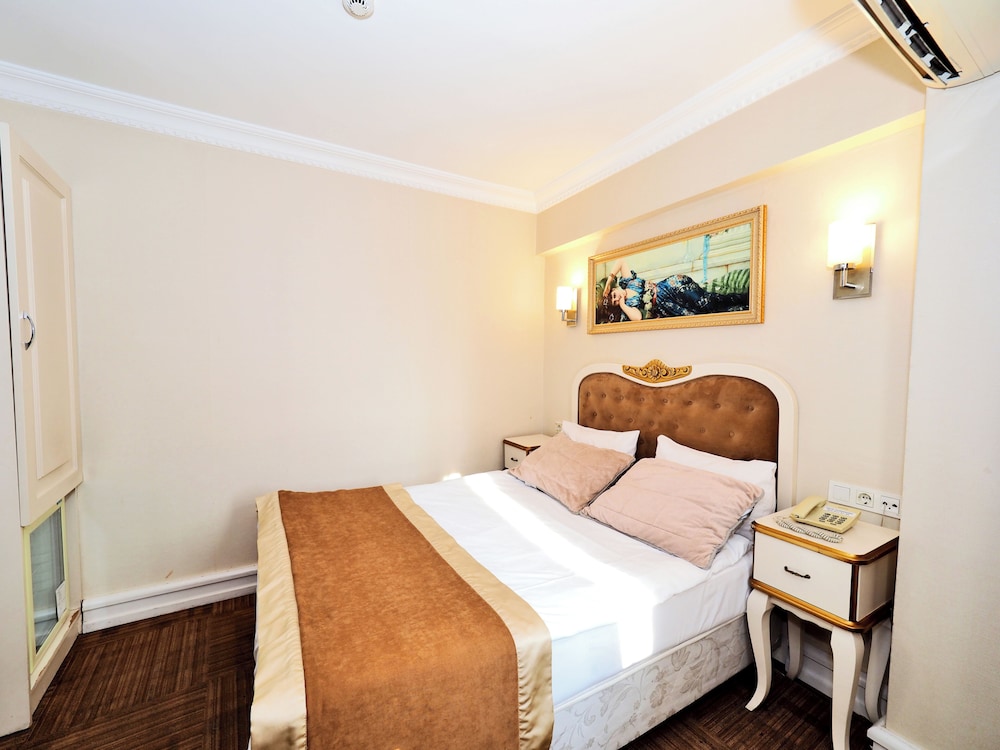 Elysion Hotel 12/48