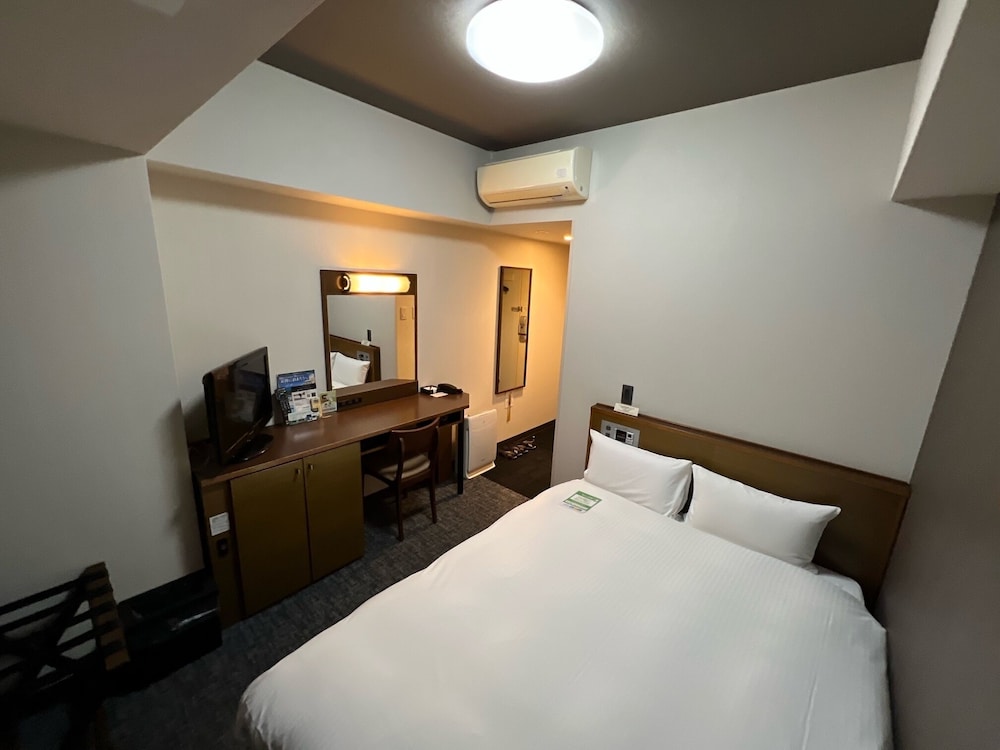 SEMI ROOM, SEMI DOUBLE BED, SMOKING