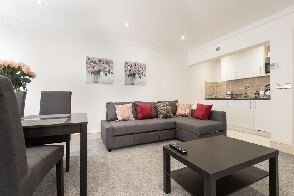 Royal Princes Suites 22/37