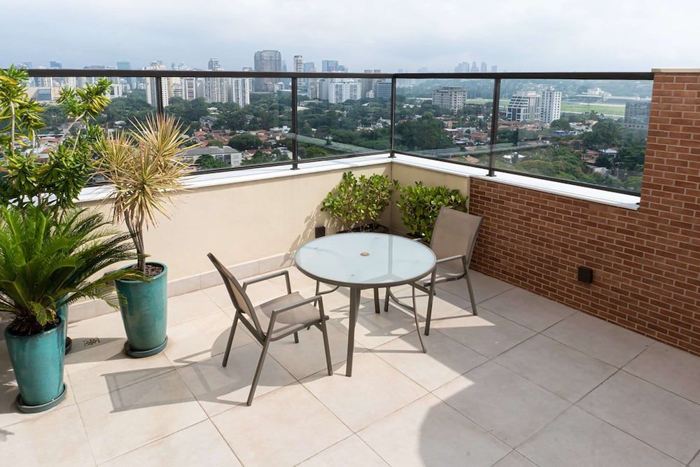 Quality Hotel Faria Lima 35/40