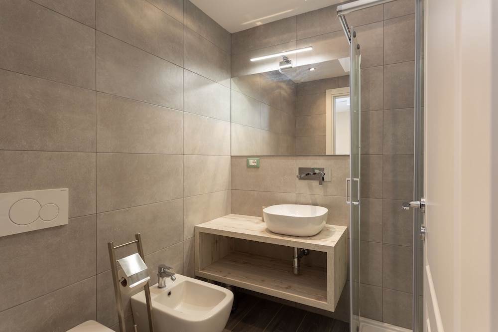 Carla s Rooms with Private Bathroom & Kitchen 26/26