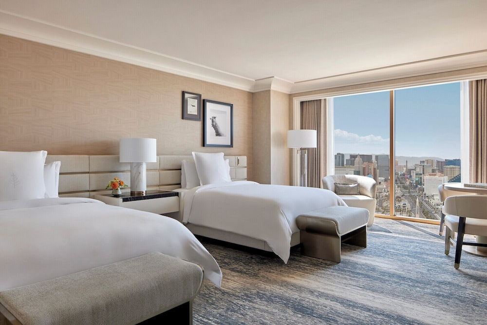ROOM, 2 QUEEN BEDS, STRIP VIEW