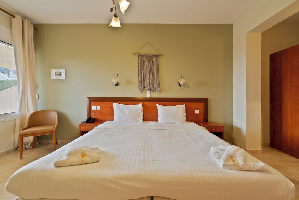 Kelyfos Hotel Bungalows and Suites 9/50