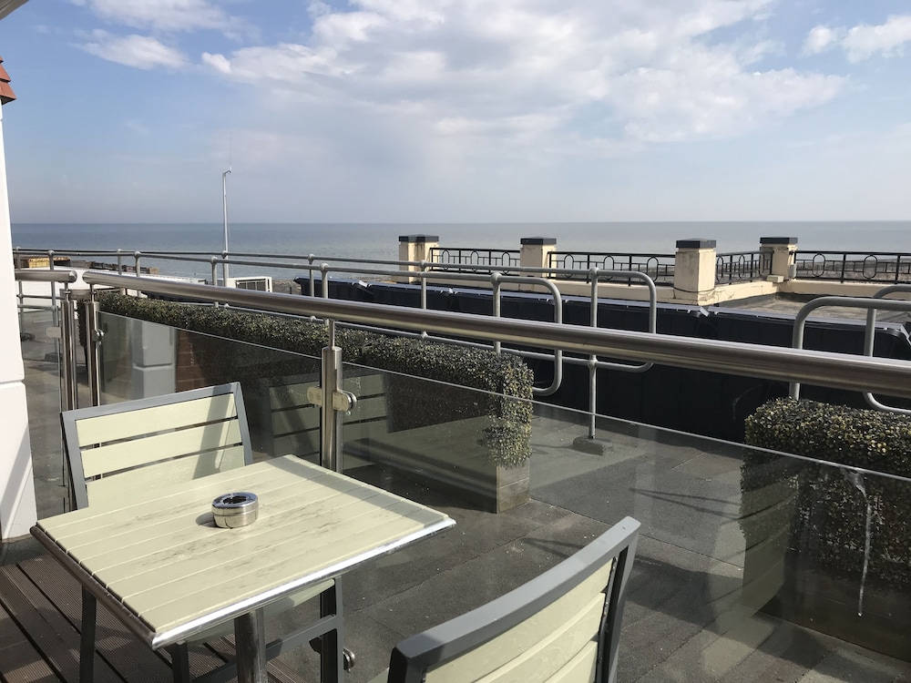 Pier Hotel 27/50
