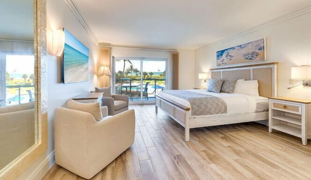 Room, King Bed, Pool or Gulf View
