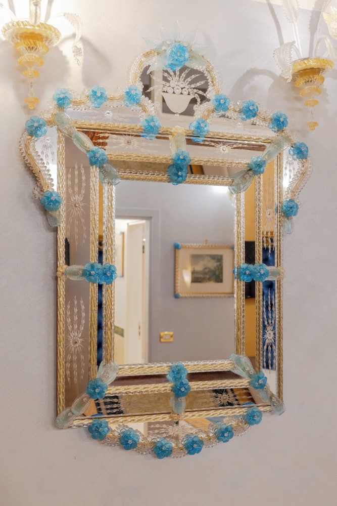Ca Dell Arte Hotel 11/71