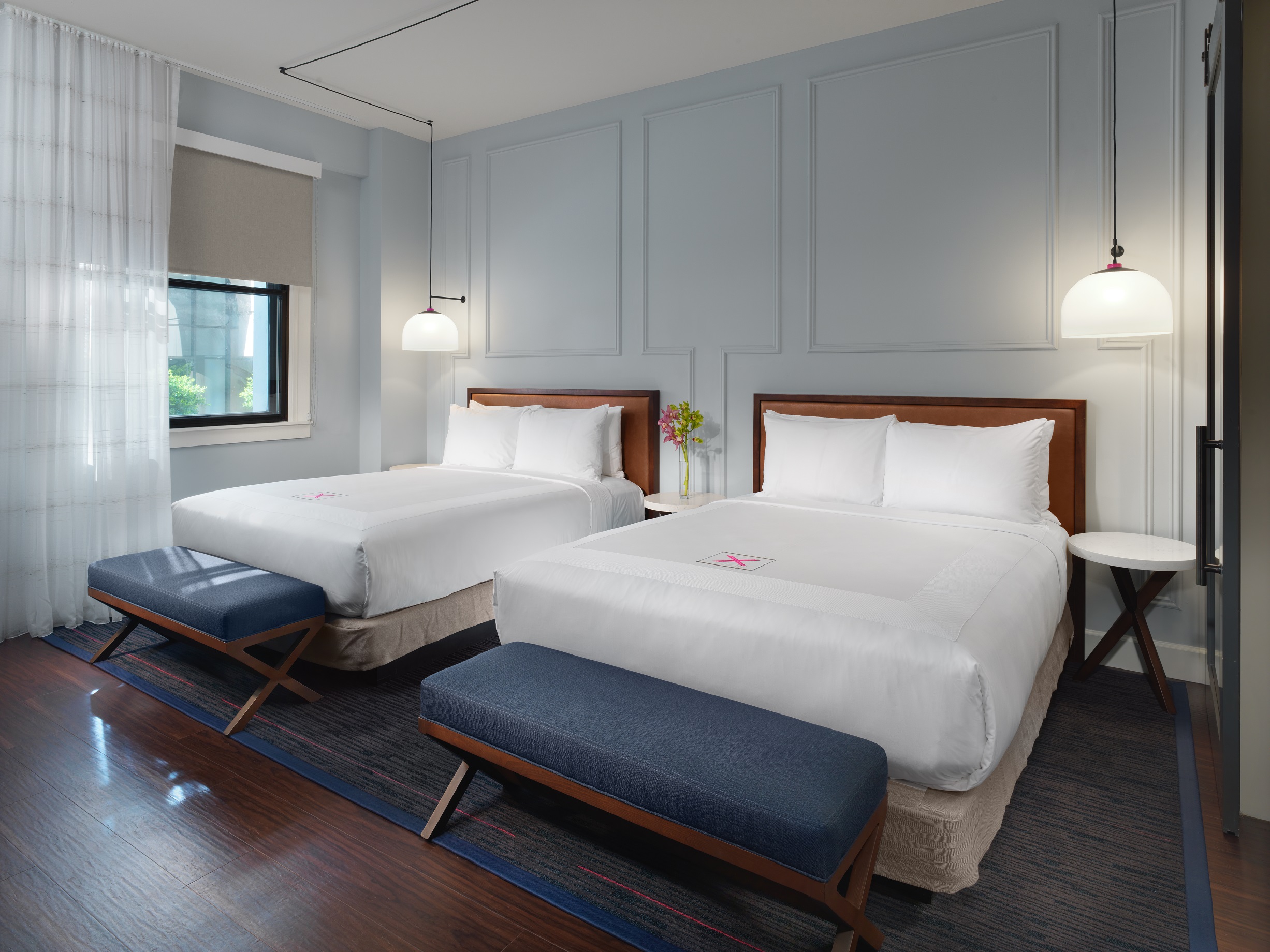Meta, 2 Queen Beds