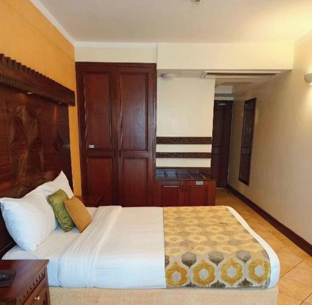 The Heron By Sarovar Portico India, Nairobi 25/77